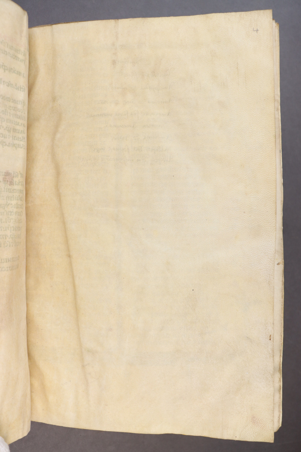 Folio 4 recto